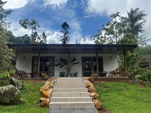 Siquirres Mountain Lodge Siqurres Da Alegria Bagian luar foto